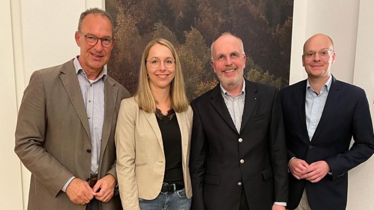 Jochen Ritter MdL, Dr. Barbara Schäfer (CDU Kirchhundem), Dr. Christopher Grünewald und Maximilian Völkel (CDU Lennestadt, von links). von privat