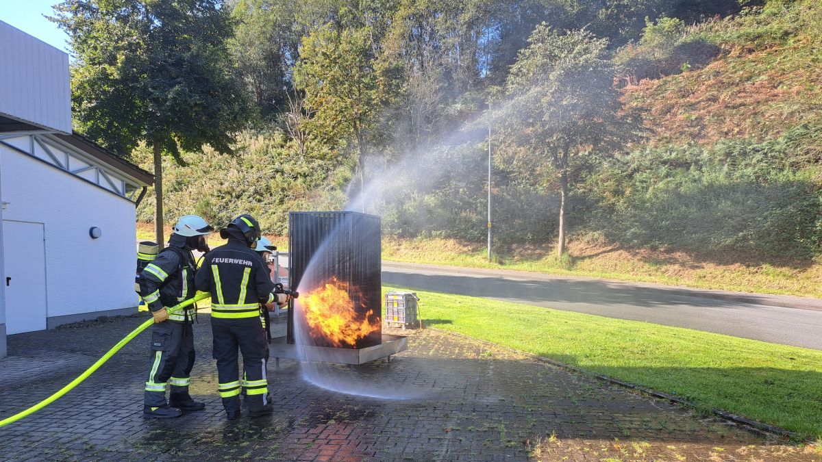 Die Feuerwehr Drolshagen probte den Ernstfall von privat