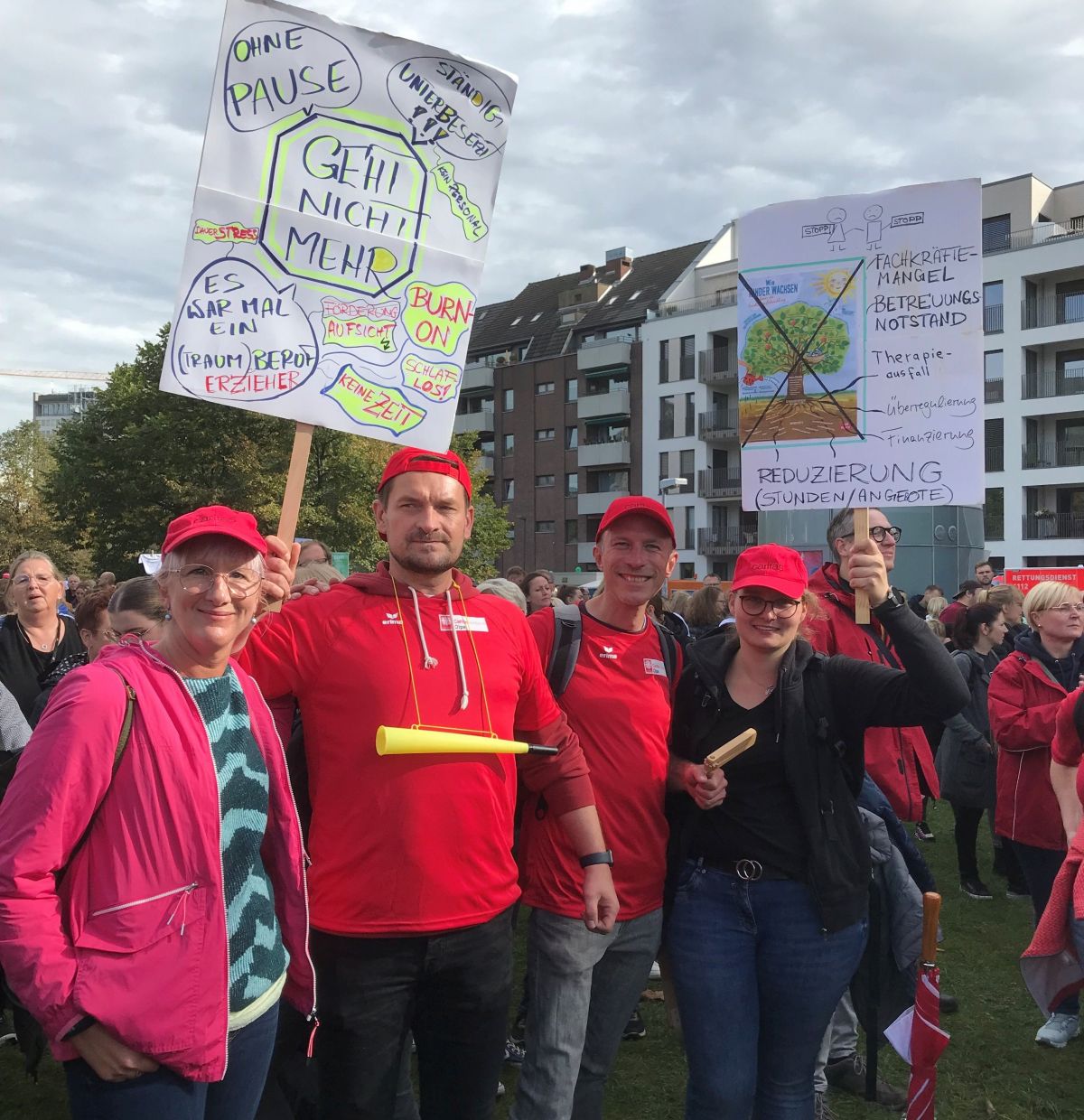 Gemeinsam mit über 20.000 Akteuren nahm der Caritasverband Olpe an einer Demo „gegen den sozialen Kahlschlag“ teil. von privat