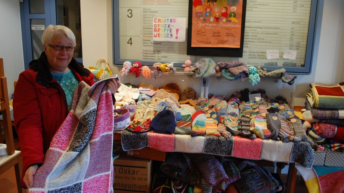 Kreativität, soweit das Auge reichte - und in vielfacher Ausführung: Die Aussteller beim Kreativmarkt in Wenden begeisterten die Besucher wieder mit ihren Artikeln. von Rebecca Klein