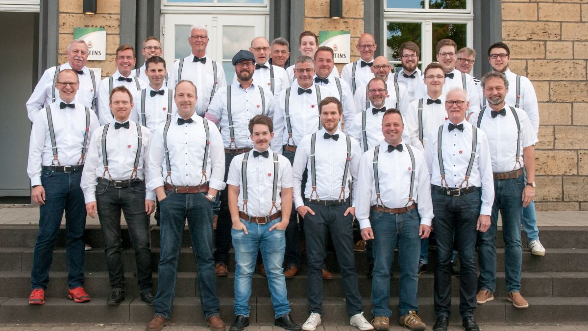 Frisch, frech, fröhlich, anders - so ist der Männerchor Gaudium. Und so heißen die Sänger auch ihr Publikum im Elsper Saloon willkommen. von privat