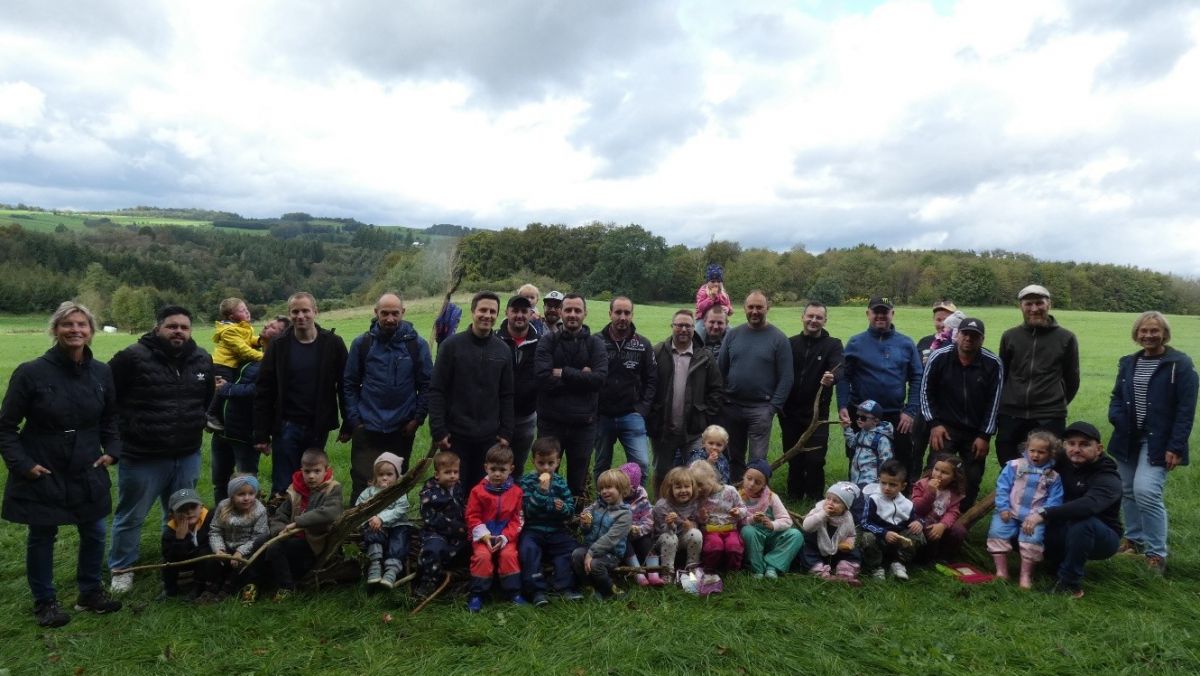 Viel Spaß und gemeinsame Zeit gab es bei der Vater-Kind-Wanderung, organisiert vom Team des St.-Nikolaus-Kindergartens Grevenbrück. von privat