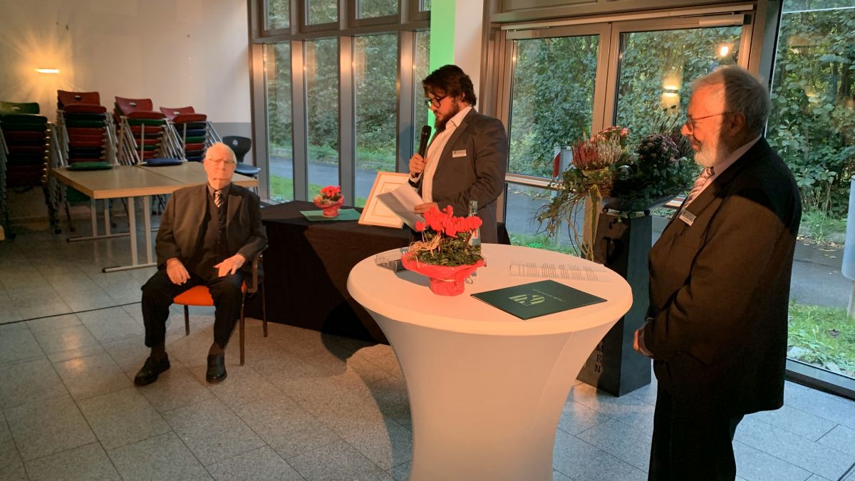 Die Laudatio hielten Jonny Boehm (re.) und Lucas Jonny Boehm. von Jürgen Kalitzki