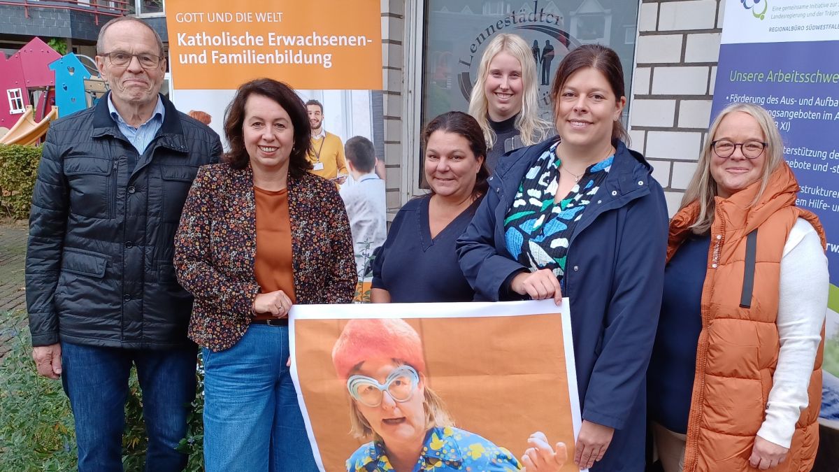 Die Veranstalter von „Gemeinsam statt einsam“ freuen sich auf einen tollen Auftakt am 7. November und auf den humorvollen Beitrag von „Hettwich vom Himmelsberg“: (v.l.) Hartmut Schweinsberg, Carmen Brinker, Claudia Hufnagel, Julia Witte, Tanja Hilden und Andrea Schiller. von Stadt Lennestadt