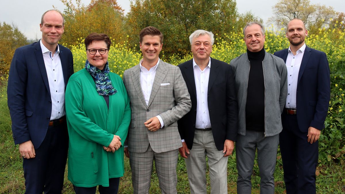Frank Linnekugel, Barbara Dienstel-Kümper, Philipp Scharfenbaum, Dr. Jürgen Wutschka, Dr. Jürgen Fischbach sowie Jannik Müller (von links). von Sauerland-Tourismus e.V. / Rouven Soyka