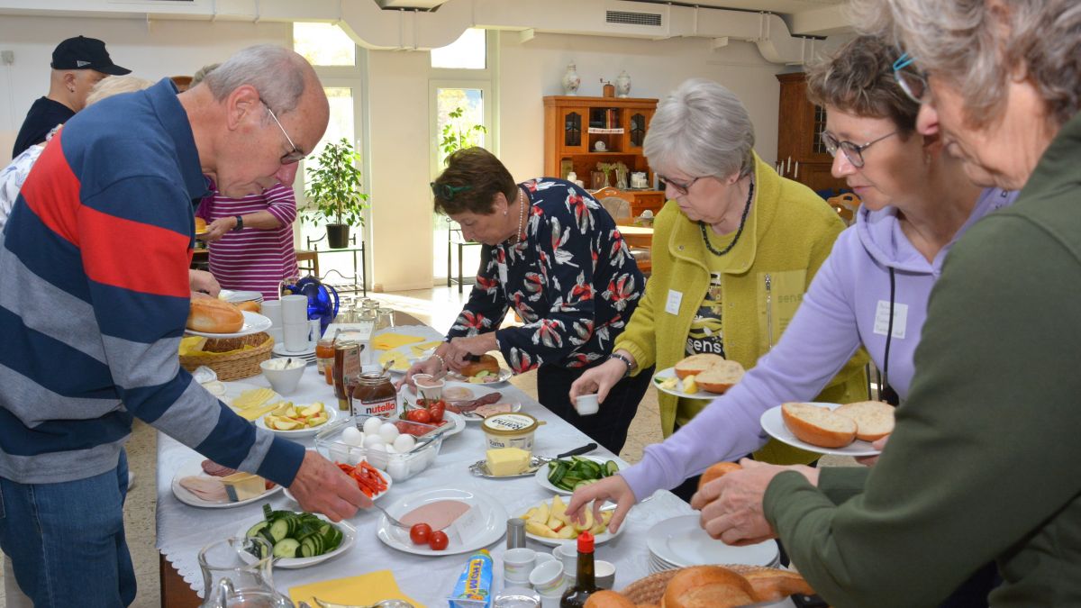 Für die Gäste stand ein Frühstücksbuffet bereit. von Wolfgang Teipel