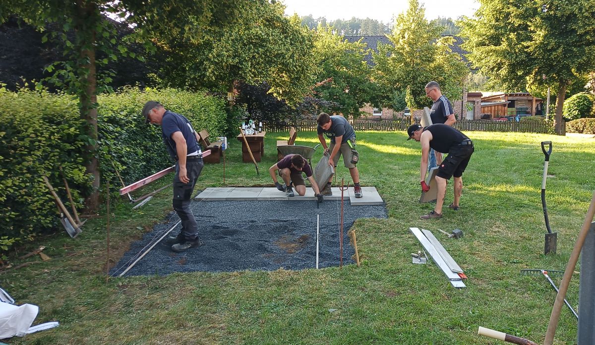 In Lenhausen stellte der Heimatverein einen offenen Bücherschrank auf. von privat