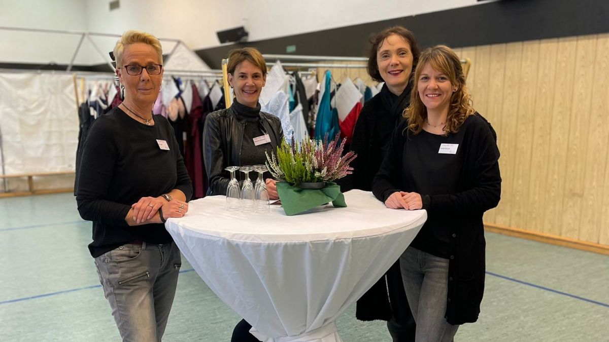Das Orga-Team des Festtagsmodenbasars (von links): Elke Weiss, Susanne Schönauer, Monika Schmelzer und Daniela Katscher. von privat