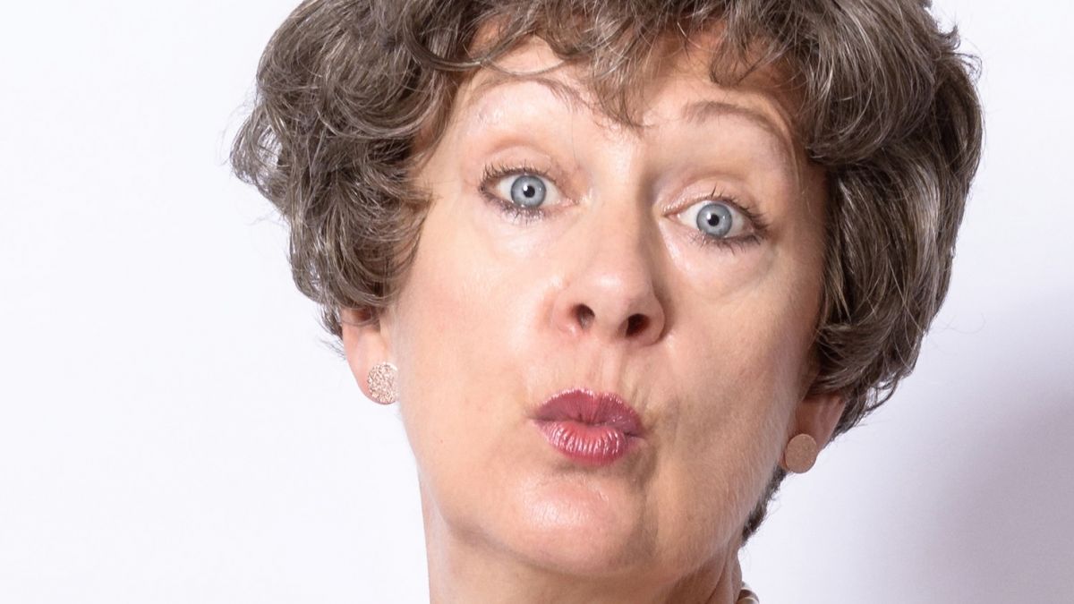 Lioba Albus alias Mia Mittelkötter riskiert am 7. März eine kesse Lippe. von Olli Haas