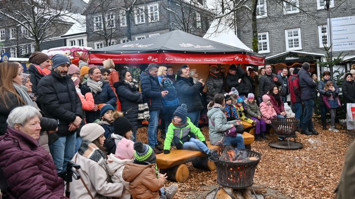 Mehr Aussteller dabei - Historischer Weihnachtsmarkt in Olpe eröffnet