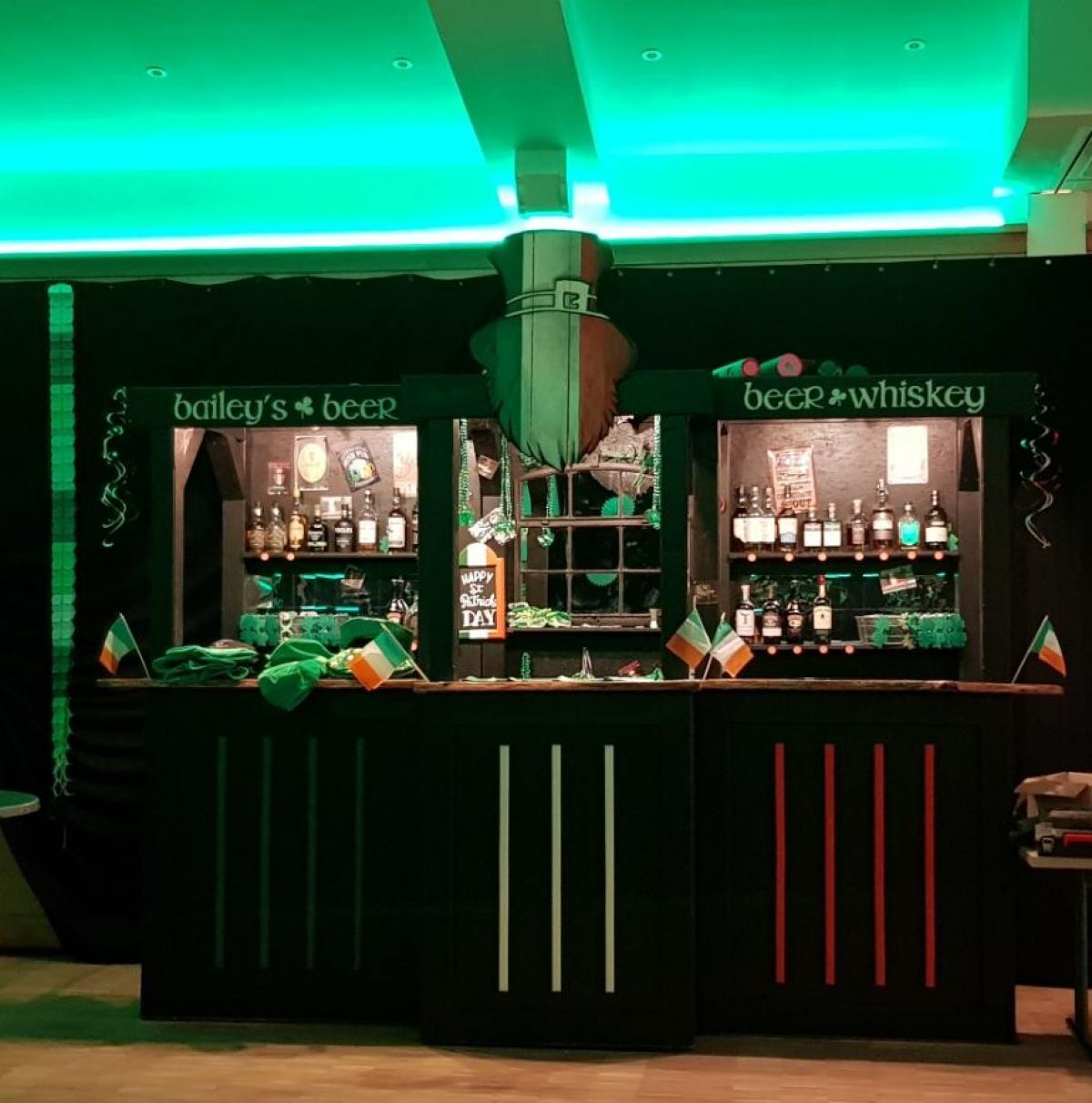 Das Dorfhaus Ostentrop verwandelt sich in ein irisches Pub. von Ute Heße