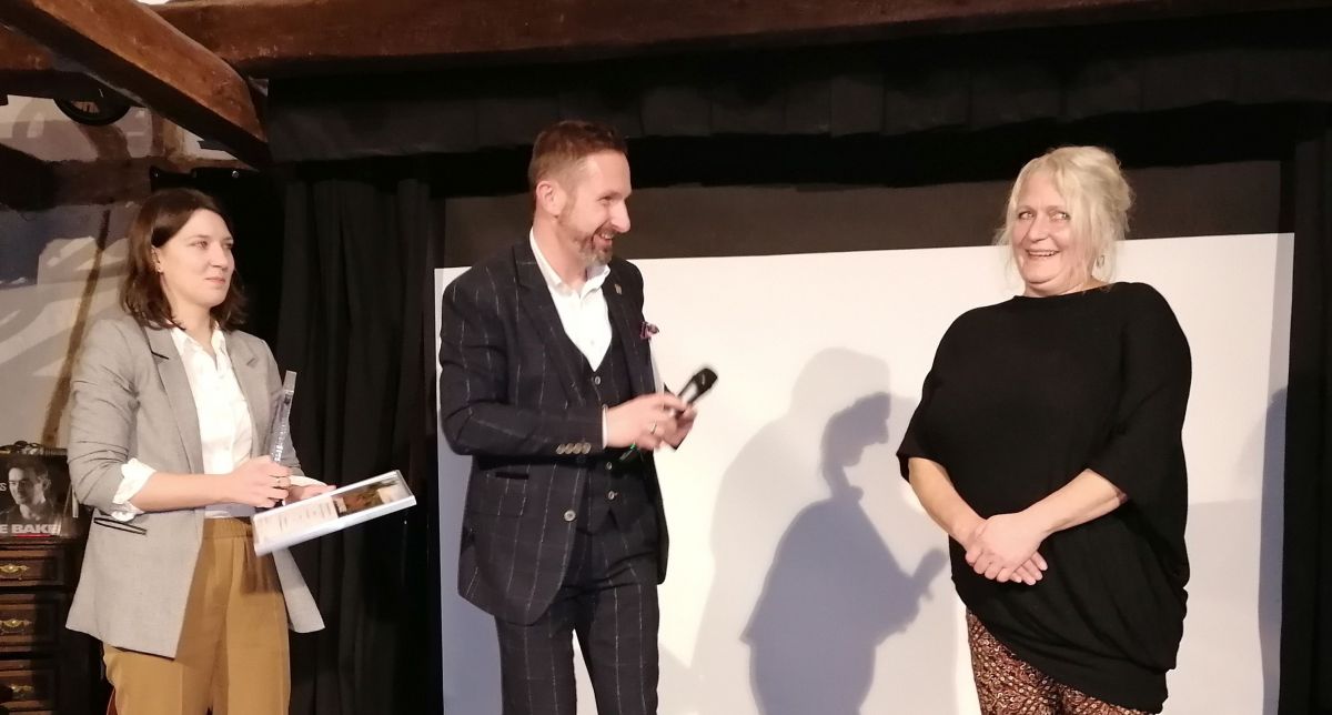 Ulrike Wesely (r.) freute sich über den ersten Preis für MuT Sauerland. von Lorena Müller