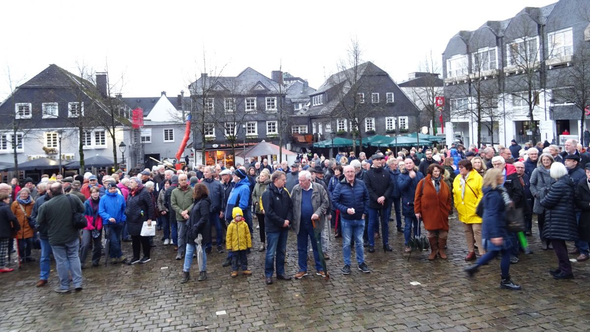 Kundgebung gegen Antisemitismus auf dem Olper Marktplatz