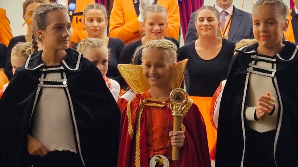 Kinderprinzessin Pia I. und ihre Paginnen freuen sich auf viele tolle Veranstaltungen. von Thomas Löser