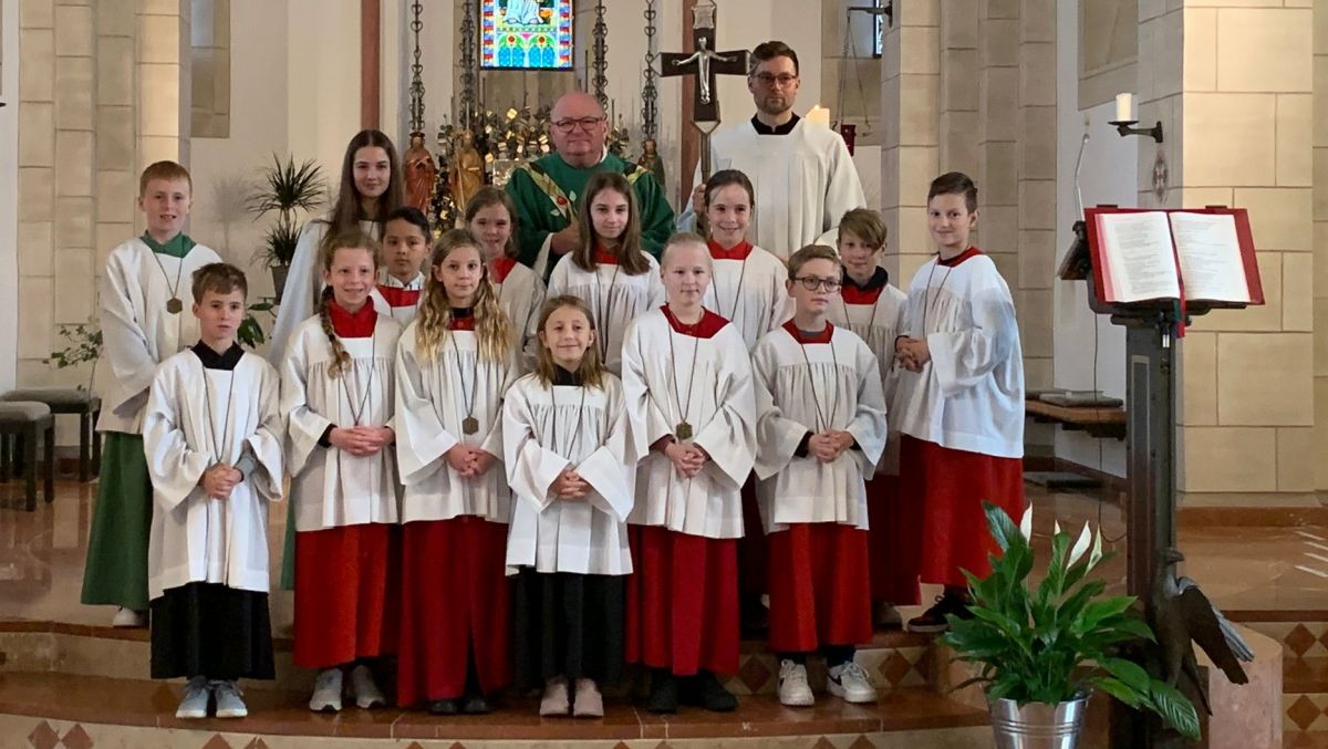 Im Rahmen des Hochamtes wurden die neuen Messdiener aus dem Oene-Elspe-Tal in ihr Amt eingeführt. von privat