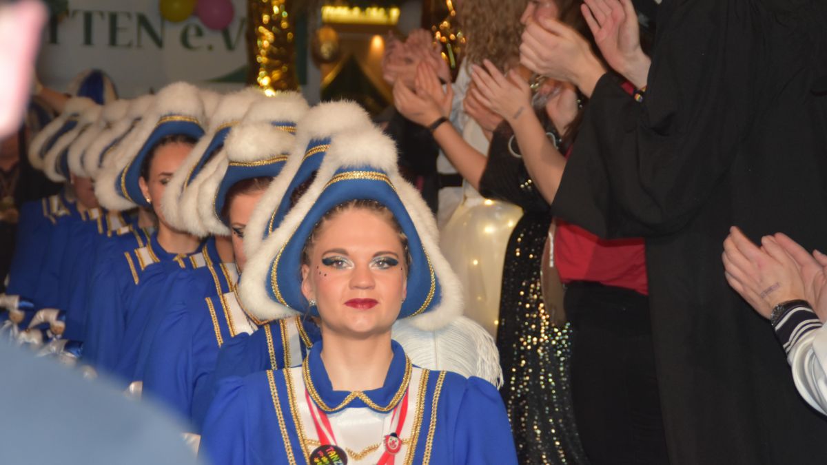 Für tolle Tänze und gute Stimmung ist in Hülschotten gesorgt. von Nicole Voss