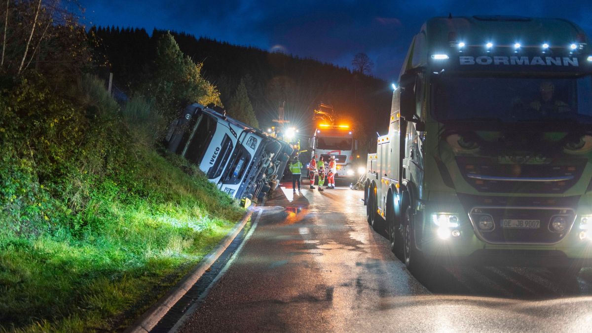 Lkw Umgekippt: Bergung Gestaltet Sich Schwierig