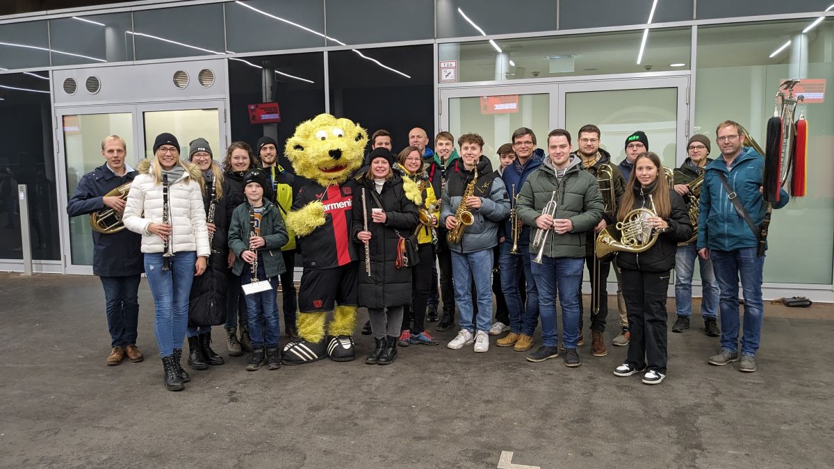Ein nicht alltäglicher Auftritt stand für das Jugendorchester des Musikvereins Frenkhausen in der BayArena auf dem Programm. von privat