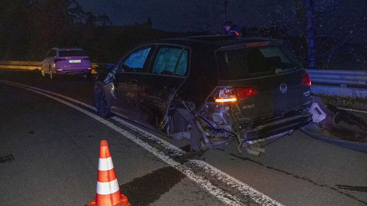 Hoher Sachschaden Bei Unfall Auf B 517