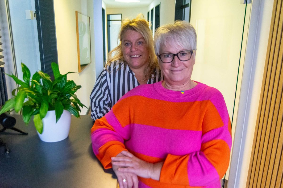 Über die Hilfsaktion in Kirchveischede lernten sich Sabine Schöpf (vorne) und Simone Budde kennen und sind im Laufe der Monate zu engen Freundinnen geworden. Jetzt nehmen sie gemeinsam Abschied. von privat