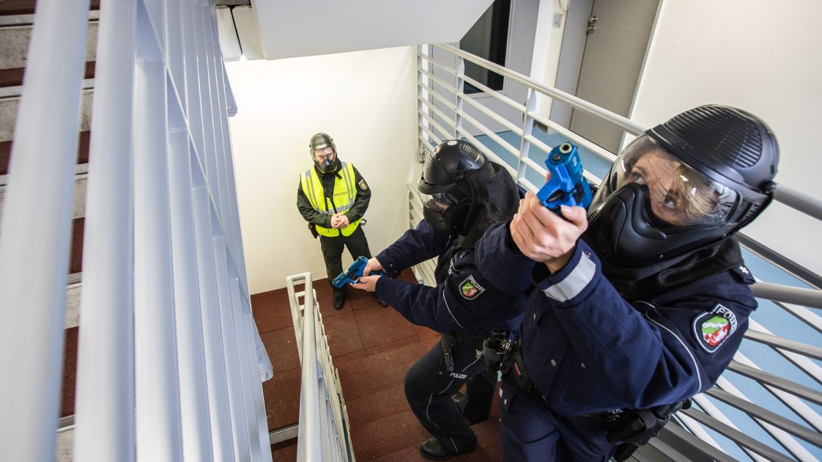 Symbolfoto Polizeieinsatz von Polizei NRW