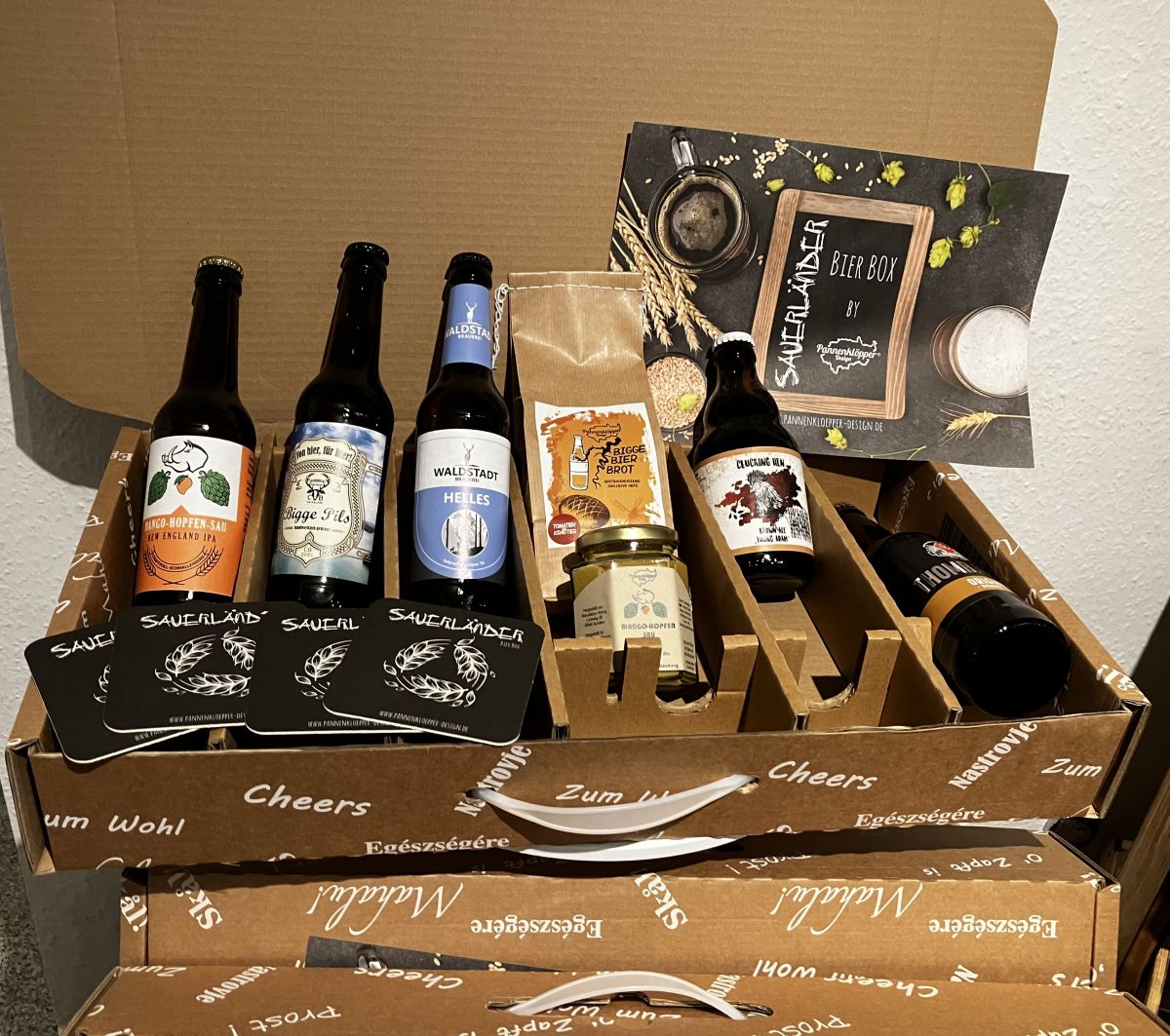 Die Bierboxen von Pannenklöpper Design sind eine schöne Geschenkidee. von Pannenklöpper Design