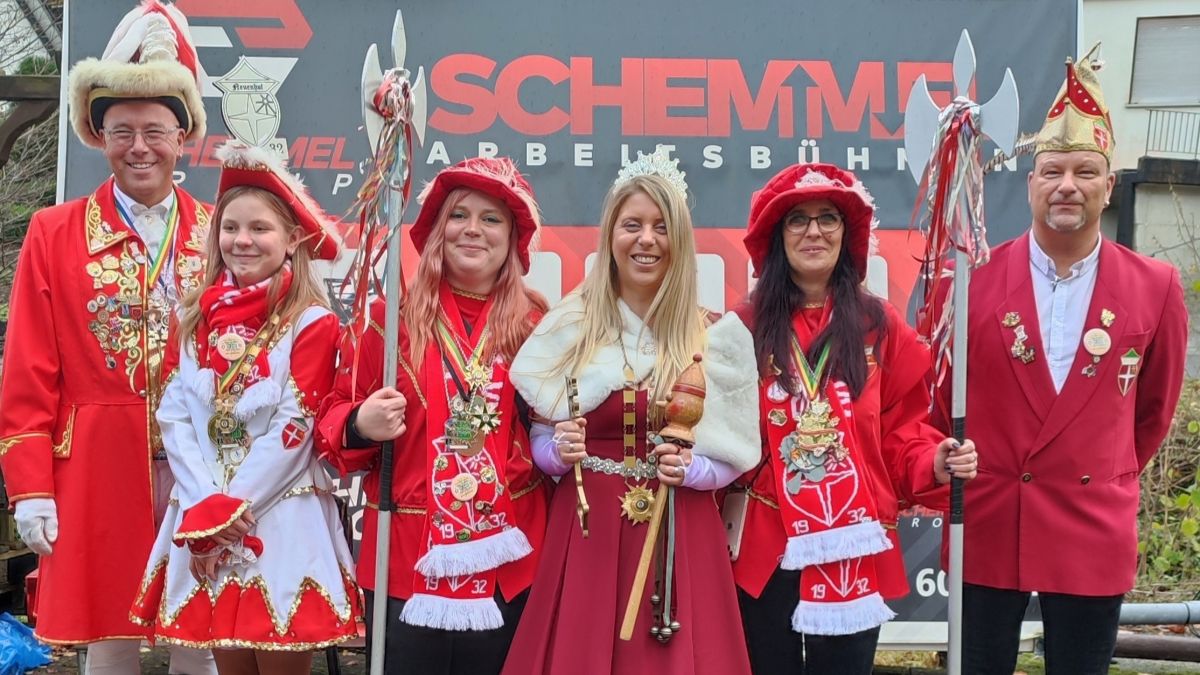 Zeremonienmeister Andreas Prentler, Emily Bolt, Jennifer Bolt, Lisa Körbe, Silke Tusch und Präsident Christian Hünseler (von links) von privat