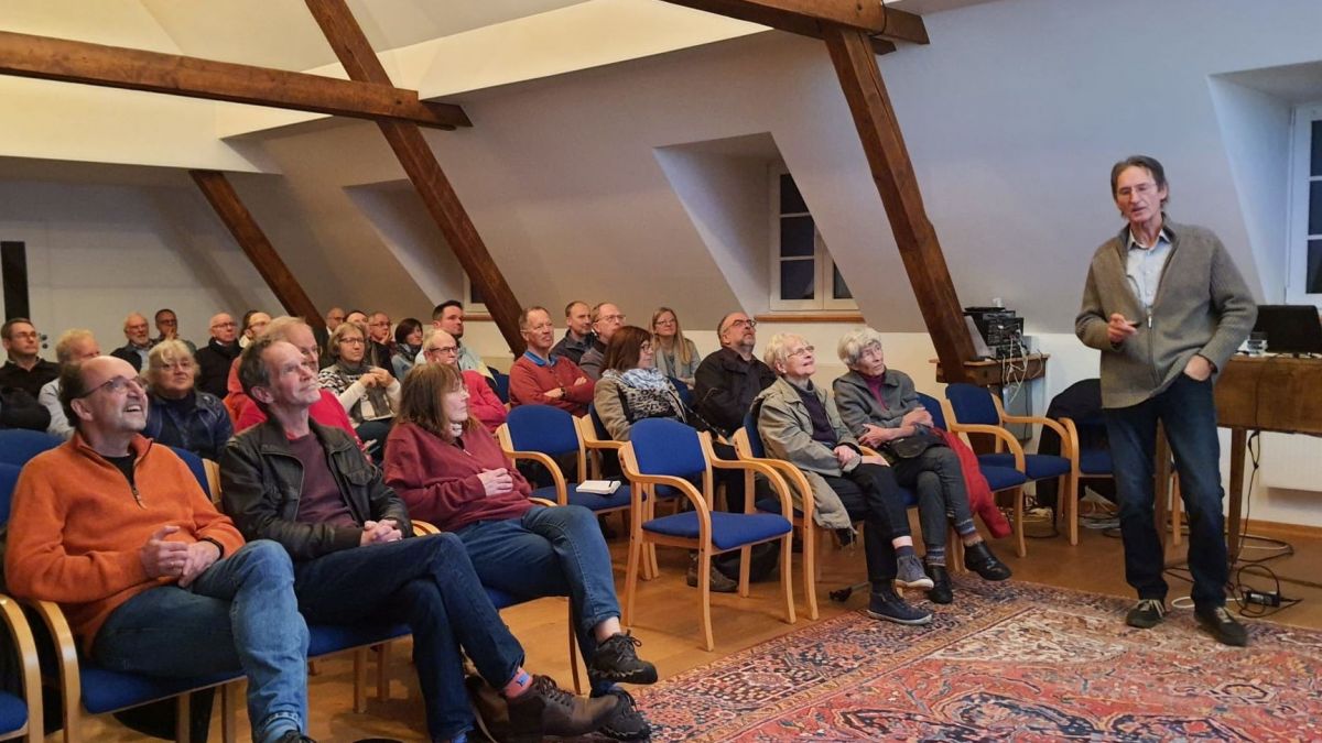 Martin Halbrügge, Dipl. Ing. für Energietechnik und Energieberater der Verbraucherzentrale NRW referiert zum klimaneutralen heizen. von privat