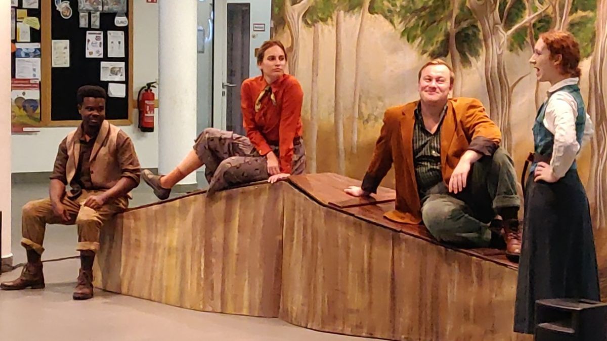 Unterhaltsam und lehrreich waren die Theatervorstellungen des englischsprachigen „White Horse Theatres“ am GymSL. von privat
