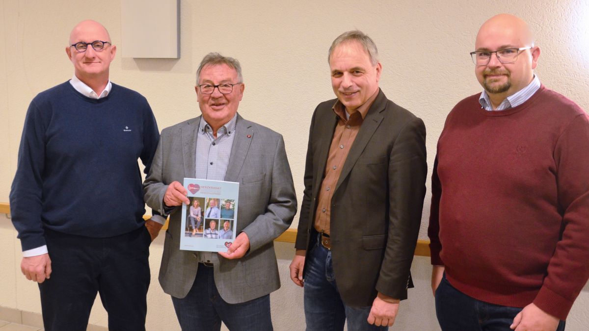 Freuen sich auf die Herzwochen-Veranstaltung in Rhode (v.l.): Dr. rank van Buuren, Günter Nöll (Deutsche Herzstiftung), Thomas Grümbel (AOK) und Andrzej Wierucki. von GFO Kliniken Südwestfalen