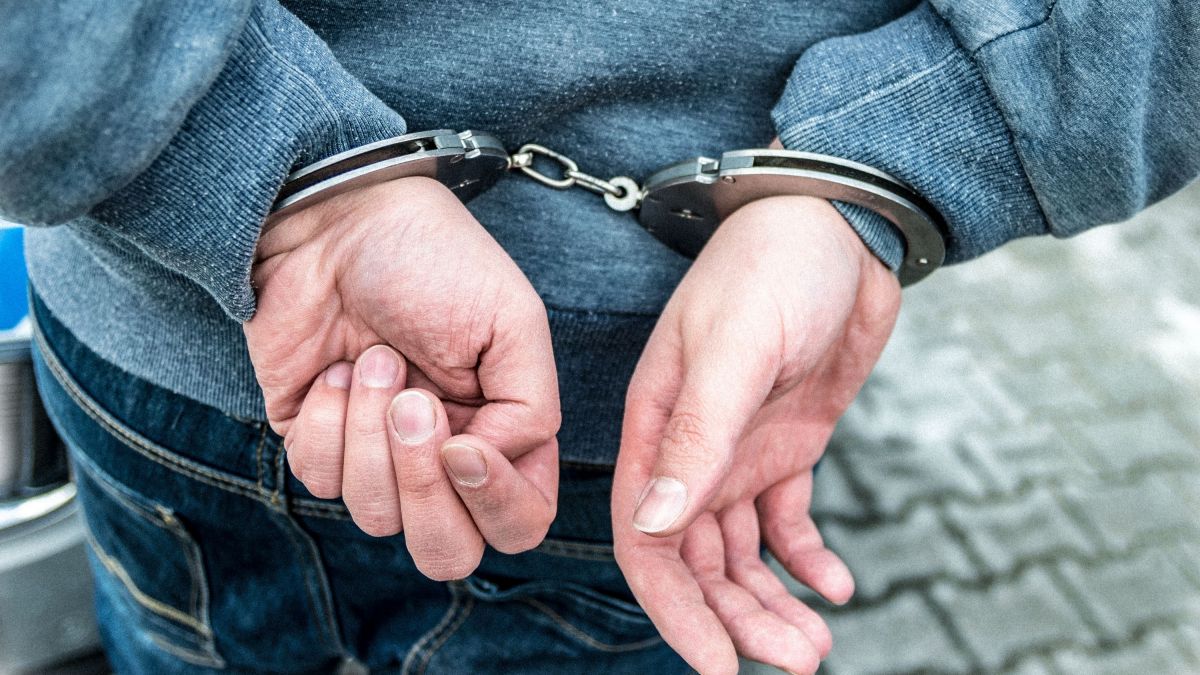 Symbolfoto Festnahme, Handschellen von Nils Dinkel