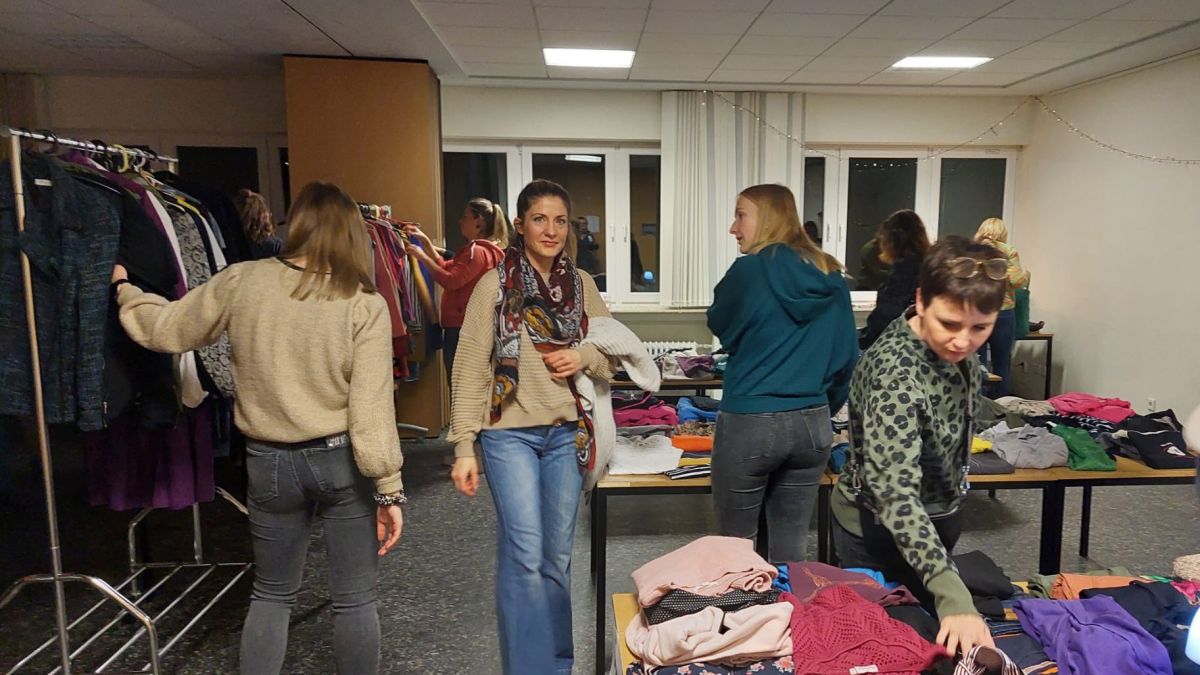 Der erste Kleidertauschabend in Kirchhundem war ein voller Erfolg. von privat