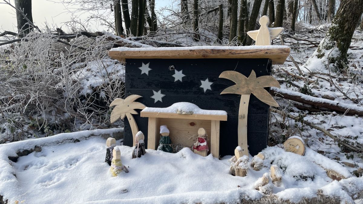 Der Frenkhauser Krippenweg. Insgesamt 50 Krippen sind in liebevoller Arbeit entstanden. von Thomas Fiebiger