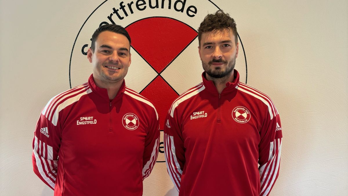 Das Trainer-Duo Tobias Plaßmann und Bruce Schmidtke der Sportfreunde Dünschede verlängert vorzeitig bis Juni 2025. von privat