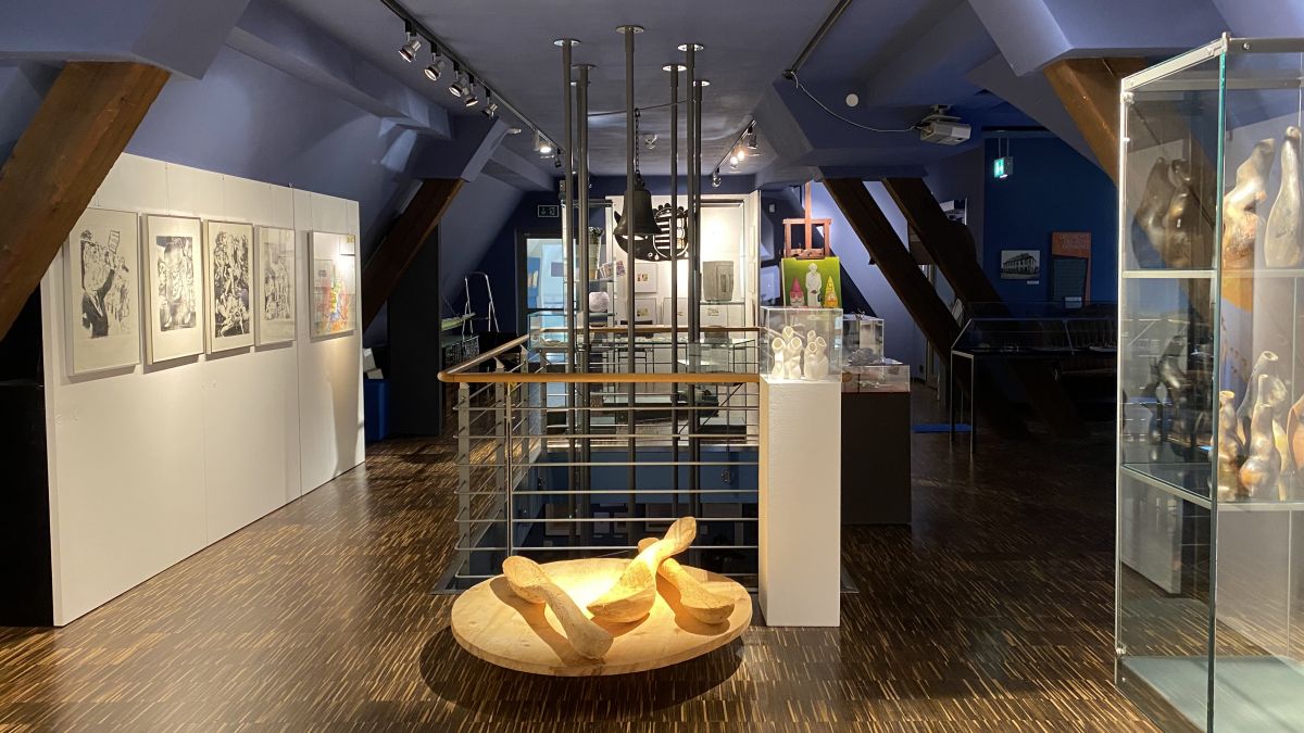 Im Südsauerlandmuseum ist eine Ausstellung zu sehen. von Südsauerlandmuseum