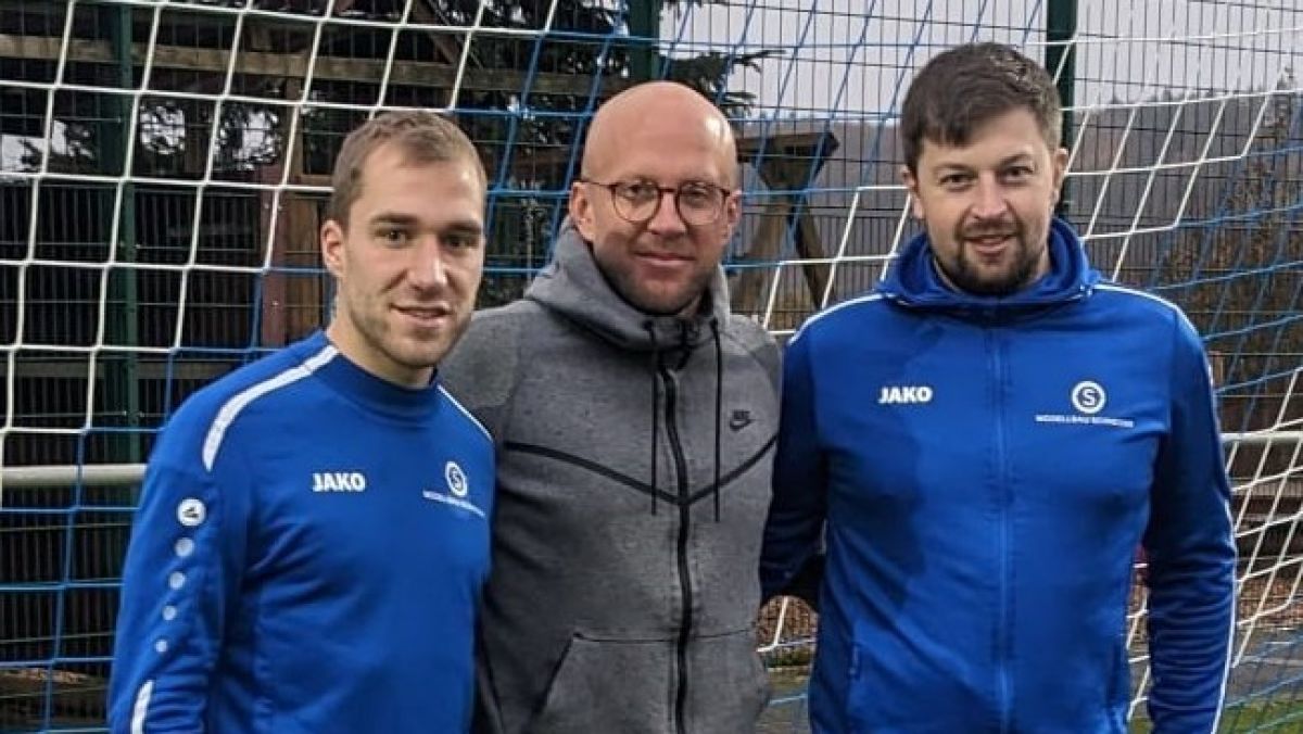 Gehen mit dem SV Dahl-Friedrichsthal ins neue Jahr und die neue Saison (von links): Co-Spielertrainer Chris Hardenack, der neue Trainer Dirk Hennecke und Patrick Halbe (Sportlicher Leiter). von privat