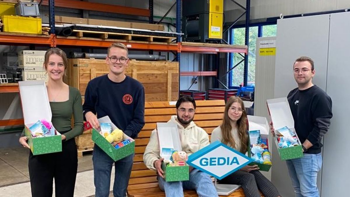 Die Auszubildenden von GEDIA haben für die Aktion „Weihnachten im Schuhkarton“ gesammelt. von privat