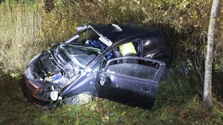 Der Opel Corsa wurde schwer beschädigt. Die Fahrerin kam mit leichten Verletzungen davon.