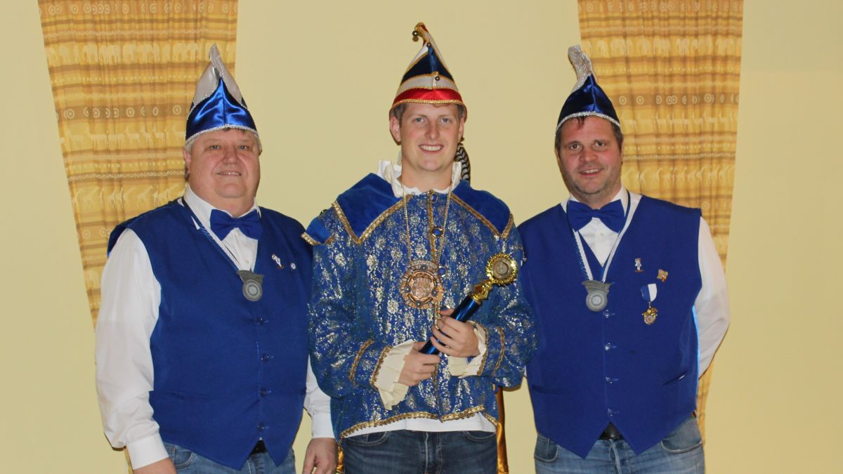 Moritz Häner (Mitte) ist Karnevalsprinz des SV Dahl/Friedrichsthal. von privat