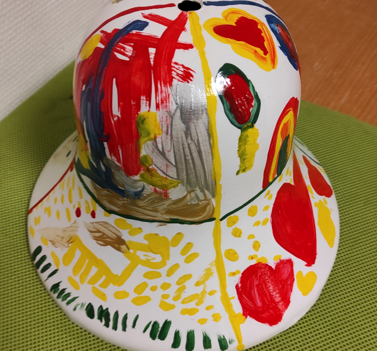 Die Kindergarten- und die Grundschulkinder aus Oedingen haben jeweils eine Glocke gestaltet. von privat