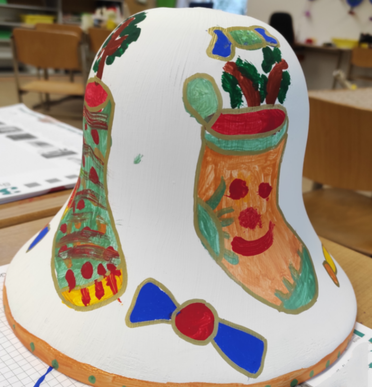 Die Kindergarten- und die Grundschulkinder aus Oedingen haben jeweils eine Glocke gestaltet. von privat