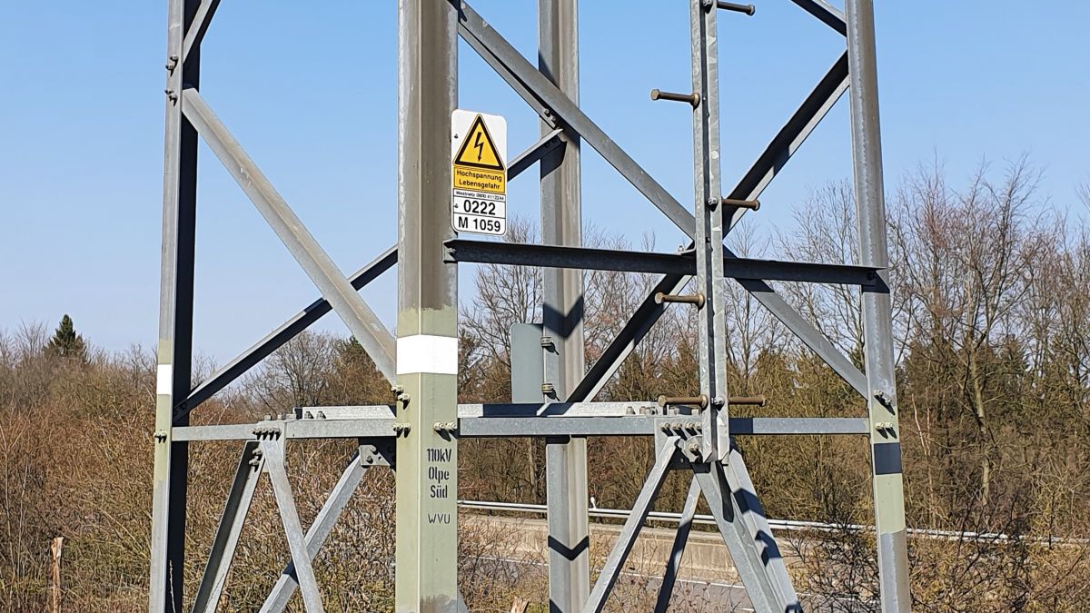 Symbolfoto Strom, Strommast von Wolfgang Schneider