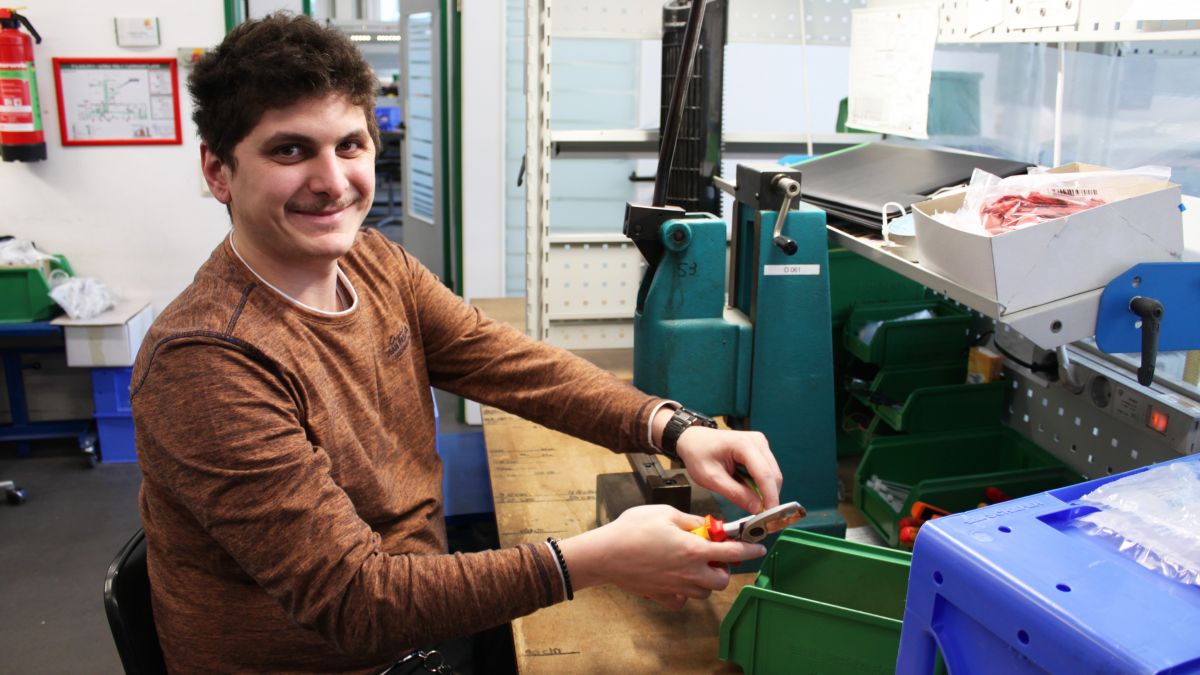 Semih Atac ist froh, Unterstützung und soziale Teilhabe in den Werthmann-Werkstätten zu erfahren. von Janine Clemens, Caritasverband Olpe