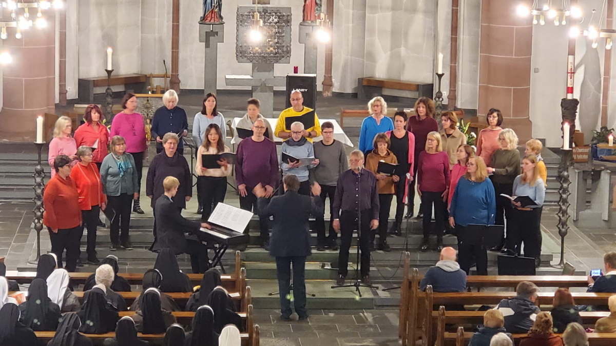 Der Popchor „Chorissimo“ unter der Leitung von Maurizio Quaremba. von privat