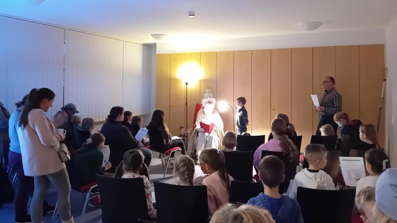 Der Nikolaus besuchte am Nikolaustag, 6. Dezember, die OT Olpe. von privat