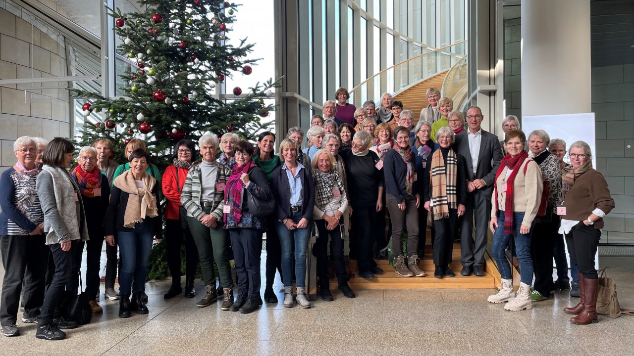 Die Landfrauen aus dem Kreis Olpe besuchten den Landtag in Düsseldorf. von privat