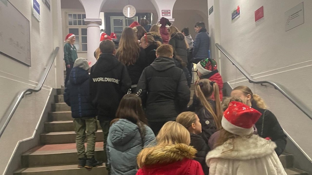 Zahlreiche Schüler strömten zur Unterstufendisco des Rivius Gymnasiums Attendorn. von privat