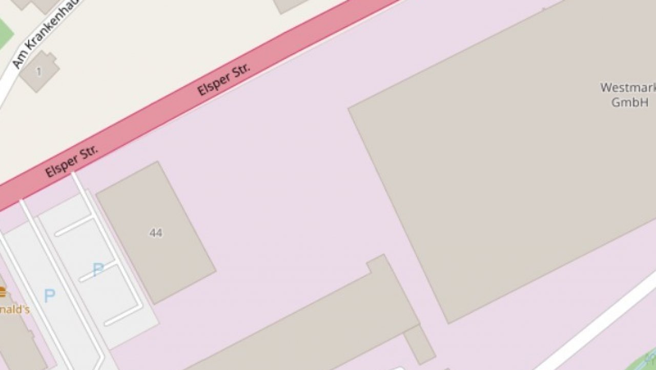 Der Screenshot zeigt die Fläche, wo die neue Wohnanlage für Geflüchtete entstehen soll: An der B55 gelegen, zwischen Tracto Technik und Westmark, soll die Flüchtlingsunterkunft im hinteren Bereich des Grundstücks errichtet werden. von open maps