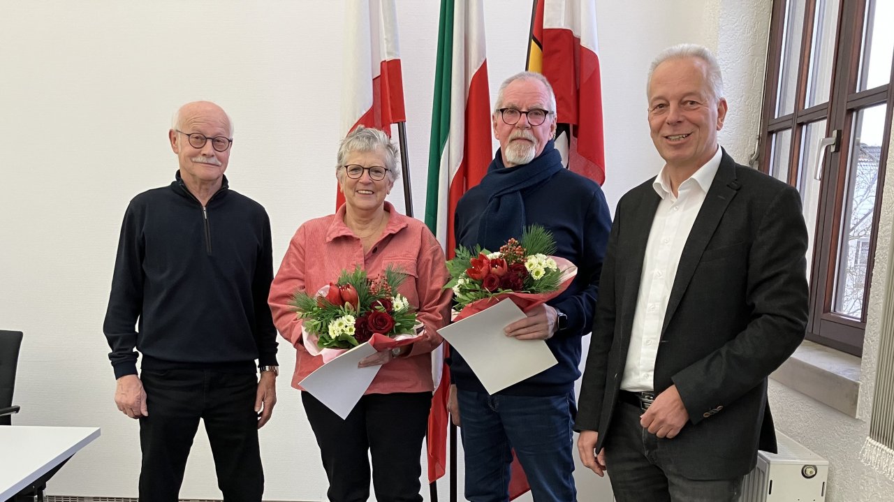 (v.l.n.r.): Walter Müller (Seniorenrat), Renate Jung (Seniorenrat), Michael Kubny (Seniorenrat) und Carsten Graumann (Dezernent Stadt Attendorn). Auf dem Bild fehlt Dietmar Lorbach. von privat