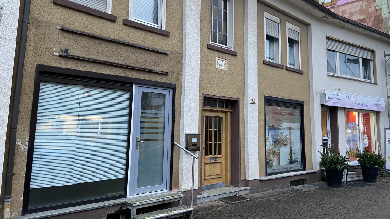 In diesem Haus an der Helmut-Kumpf-Straße in Altenhundem soll die Interimsfiliale der Post untergebracht werden. von Nils Dinkel